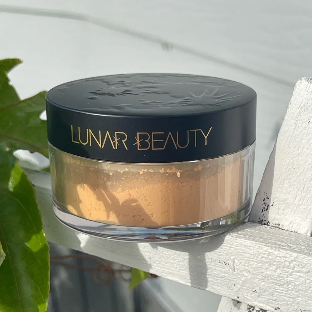 LUNAR BEAUTY By Manny Mua Lunaversal Translucent Setting Powder In Medium